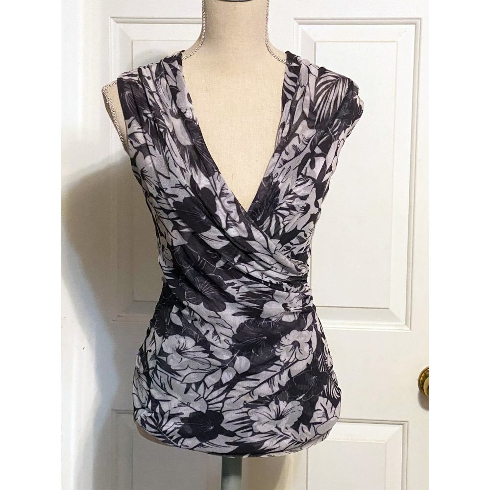 White House Black Market Sleeveless Top Size Medium Blue Hawaiian Hibiscus Print